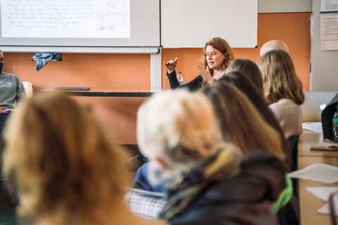 Die Zeitzeugin Anne Hahn besucht das Berliner Paul-Natorp Gymnasium